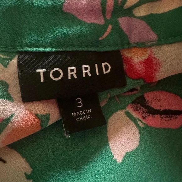 Torrid size 3 Blouse, green with floral print - Picture 3 of 3